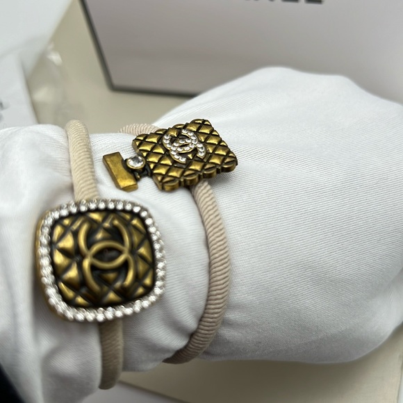 Hair Ties Beauty Chanel Or Wristband & Small Shopping Bag CC Rhinestones NWOT - Picture 10 of 17